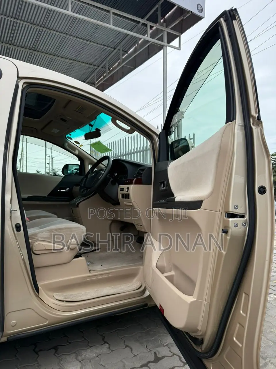 Toyota Alphard 2.4 Petrol FWD 2011 Gold