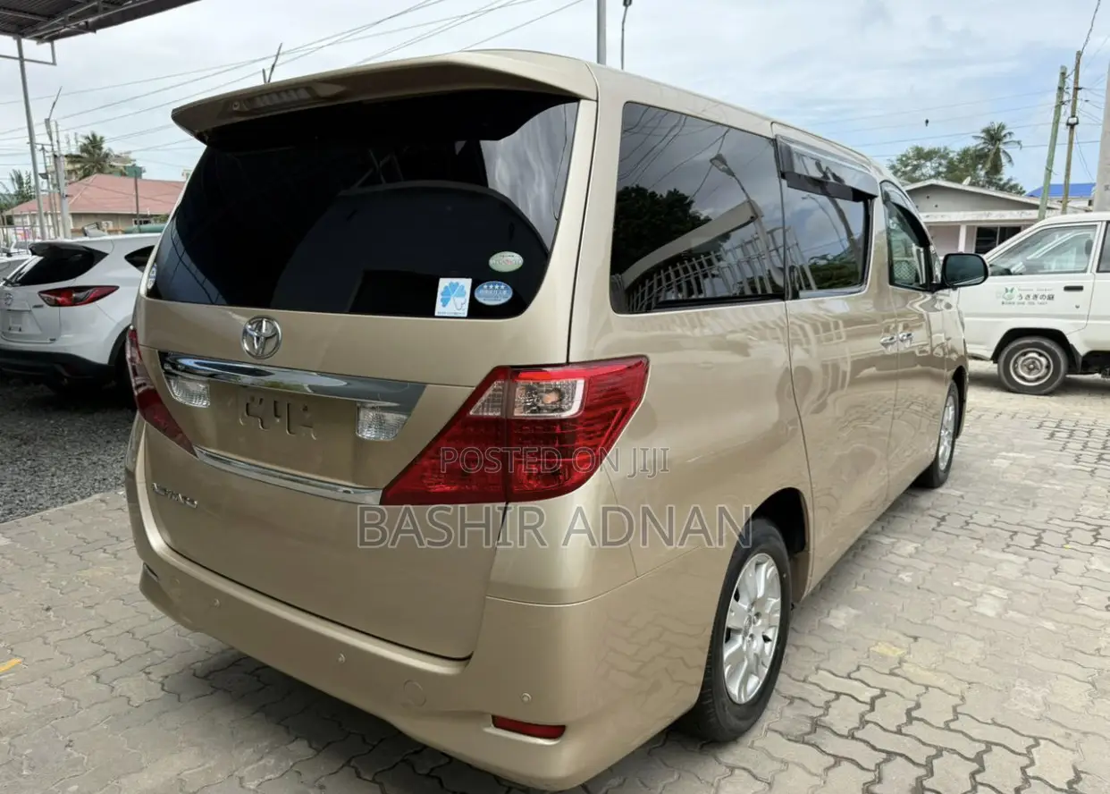 Toyota Alphard 2.4 Petrol FWD 2011 Gold