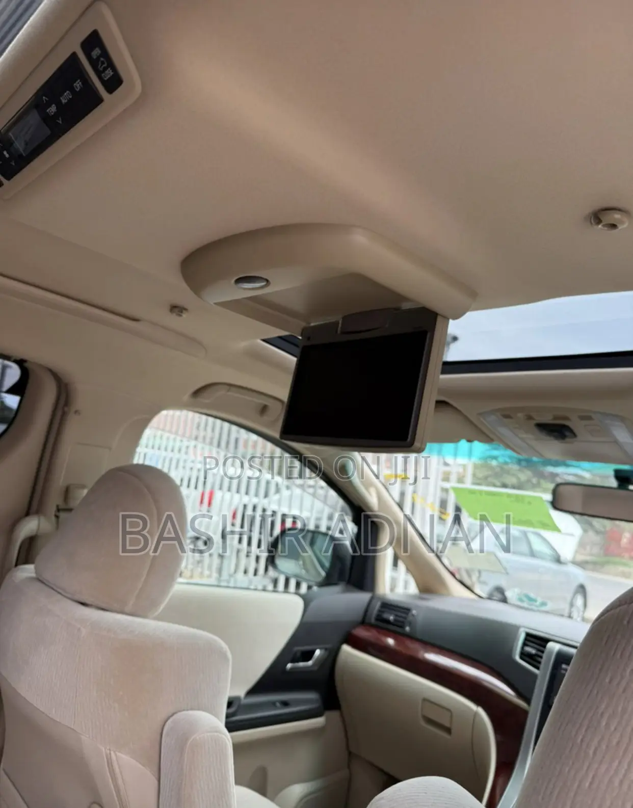 Toyota Alphard 2.4 Petrol FWD 2011 Gold