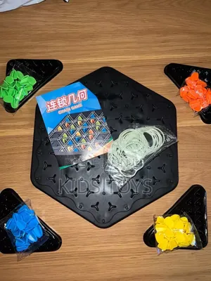 Chain Triangle Chess