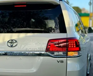 Toyota Land Cruiser Prado 2022 White