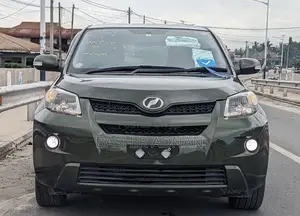 Toyota IST 2011 Green