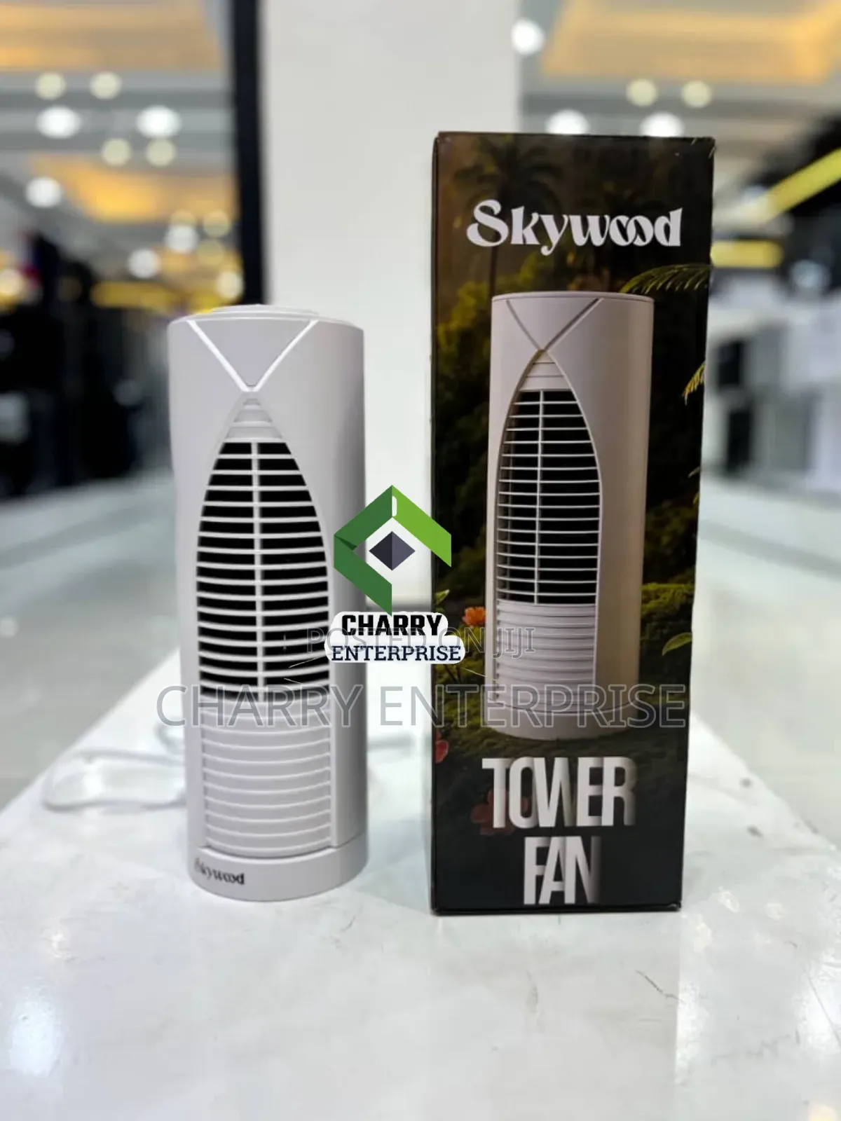 Skywood Tower Fan 42 Inche Upepo Usioumiza Kifua Nzuri Hata Kwa Watoto