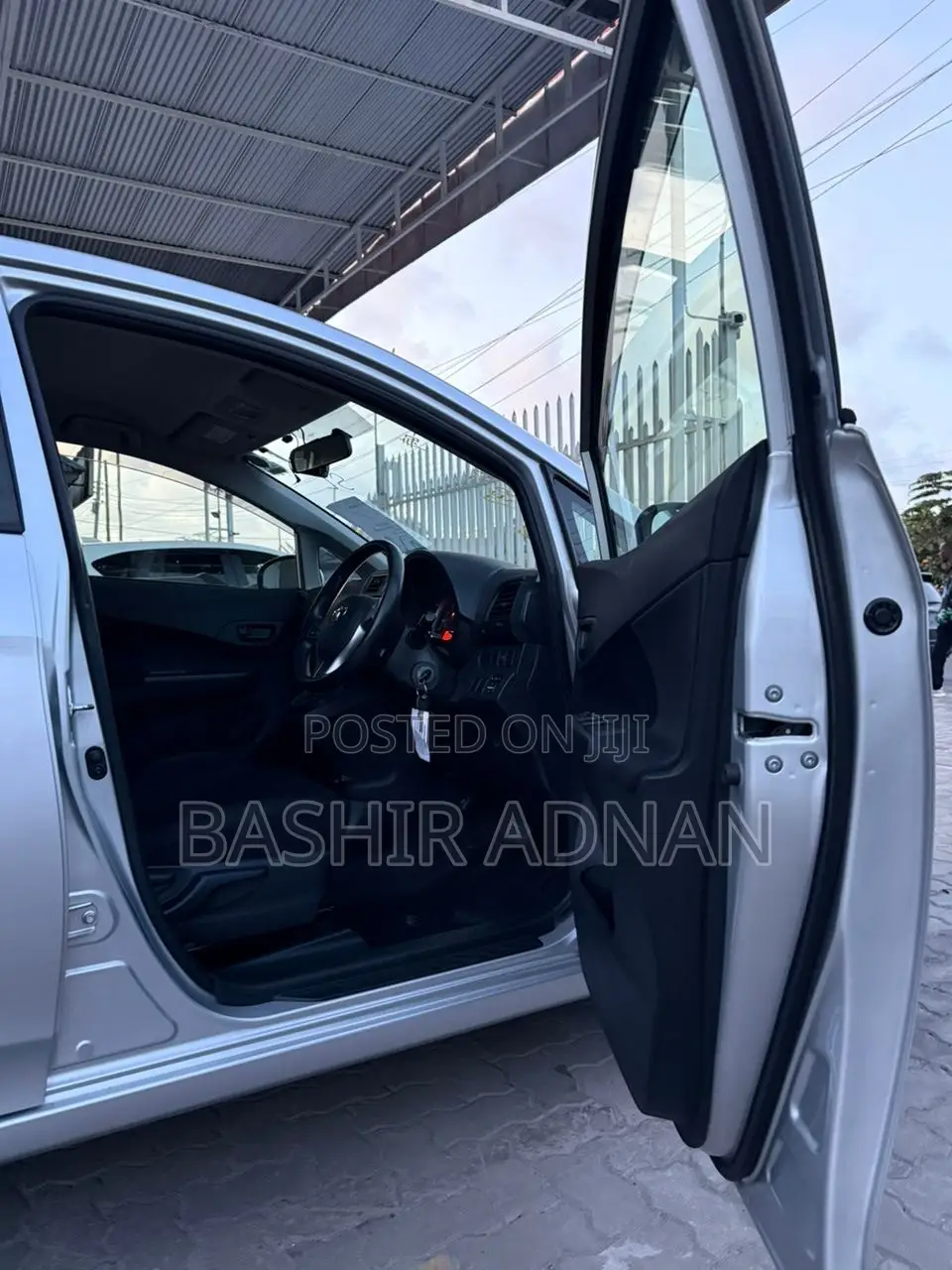 Toyota Ractis 1.5 FWD 2012 Silver