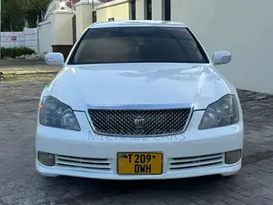 Toyota Crown Royale 2005 White