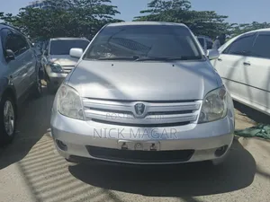 Toyota IST 2004 Silver