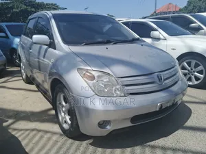 Toyota IST 2004 Silver