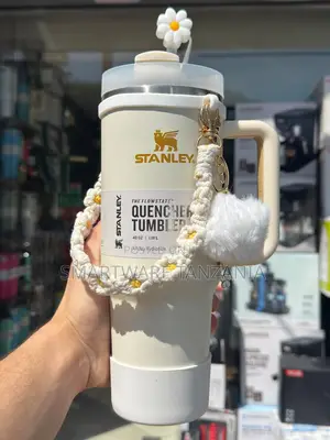 Pink Stanley Quencher H2.0 Flowstate 40oz Hello Kitty Cup