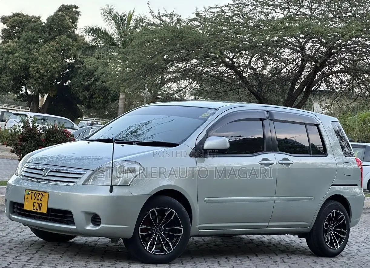 Toyota Raum 2004 Blue