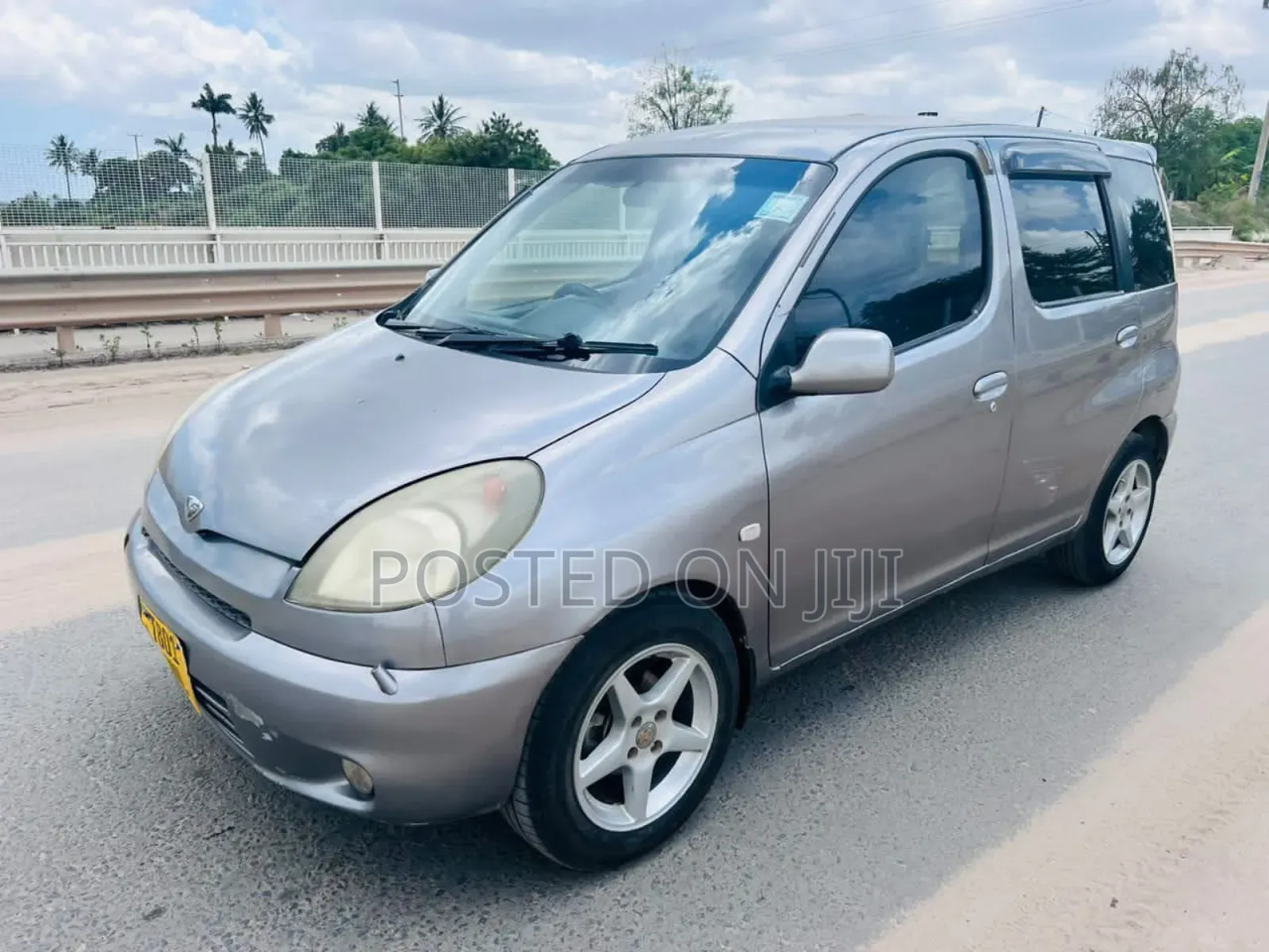 Toyota Fun Cargo 2004 Gray