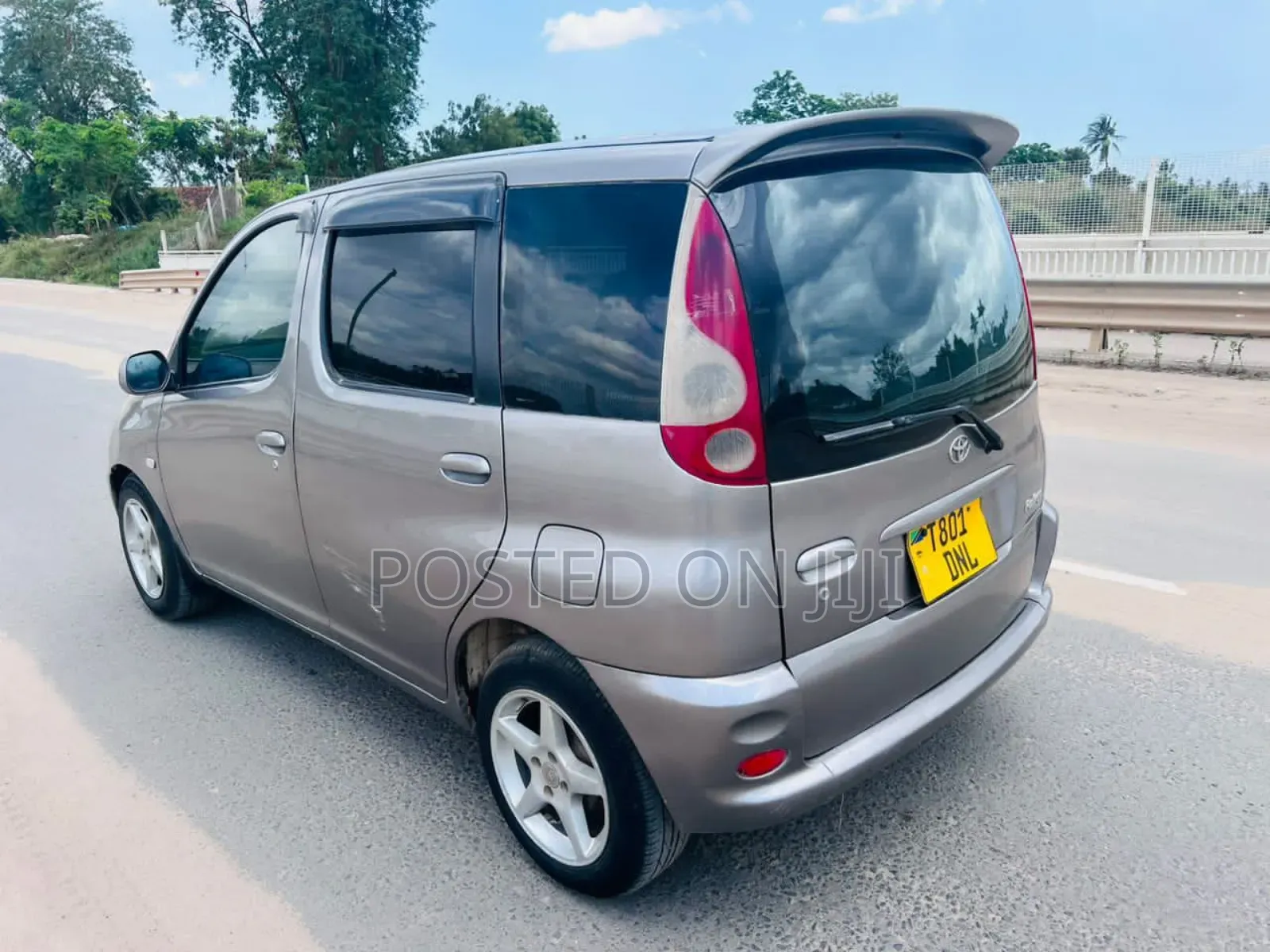 Toyota Fun Cargo 2004 Gray