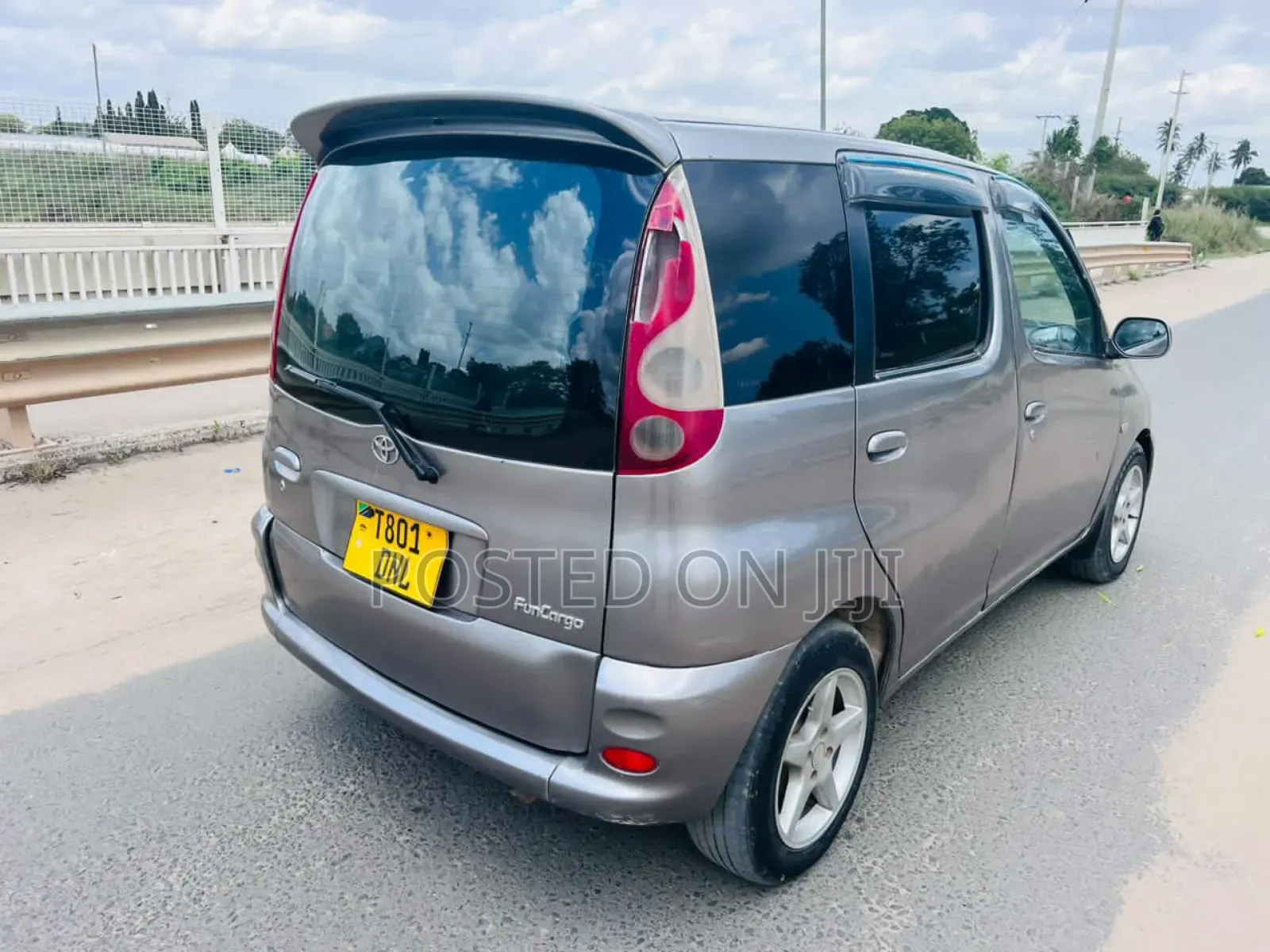 Toyota Fun Cargo 2004 Gray
