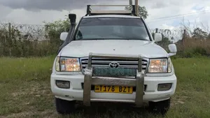 Toyota Land Cruiser 2010 White
