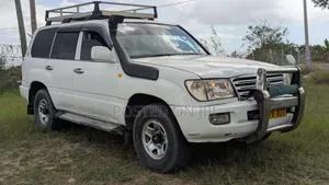 Toyota Land Cruiser 2010 White