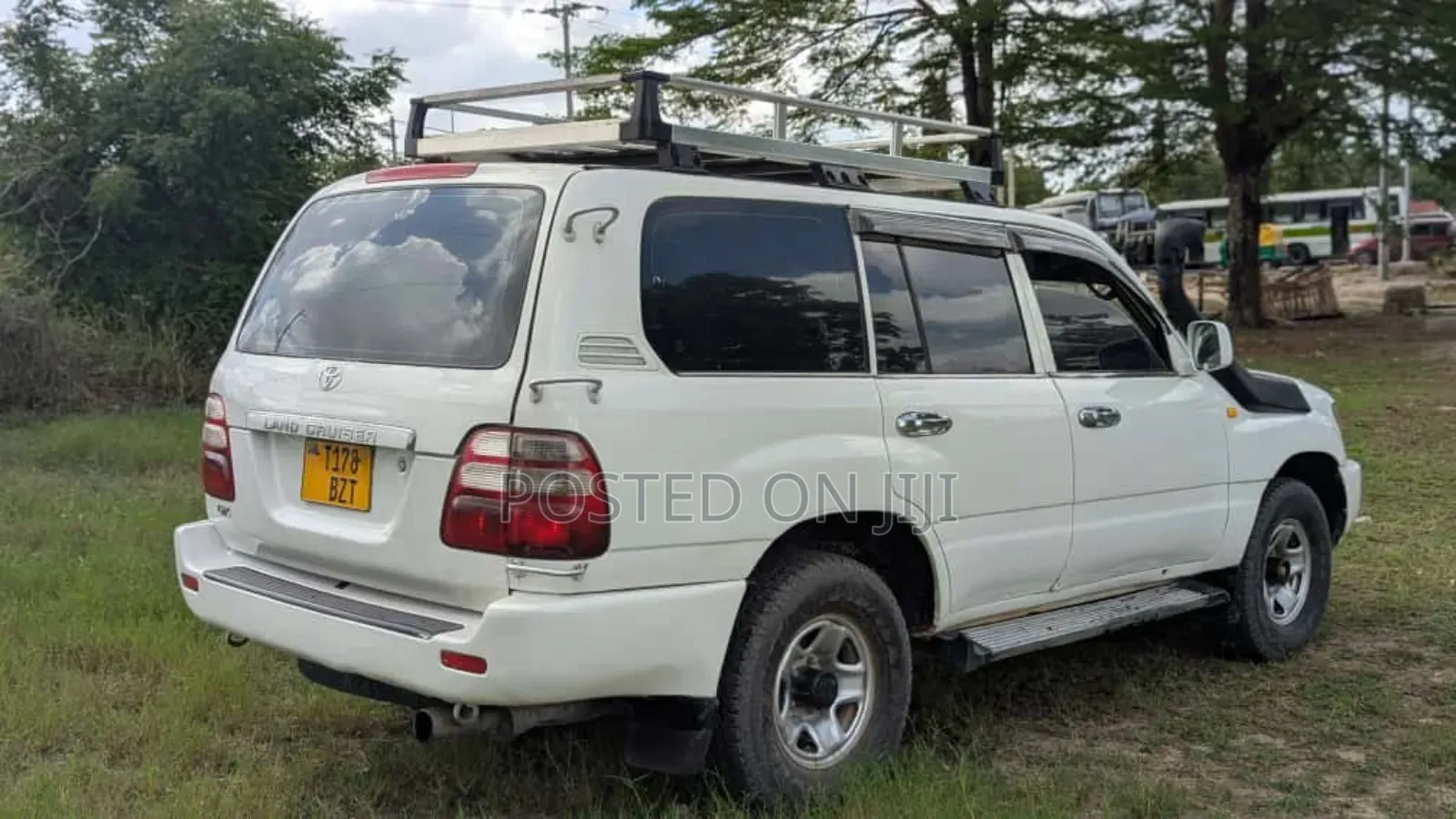 Toyota Land Cruiser 2010 White