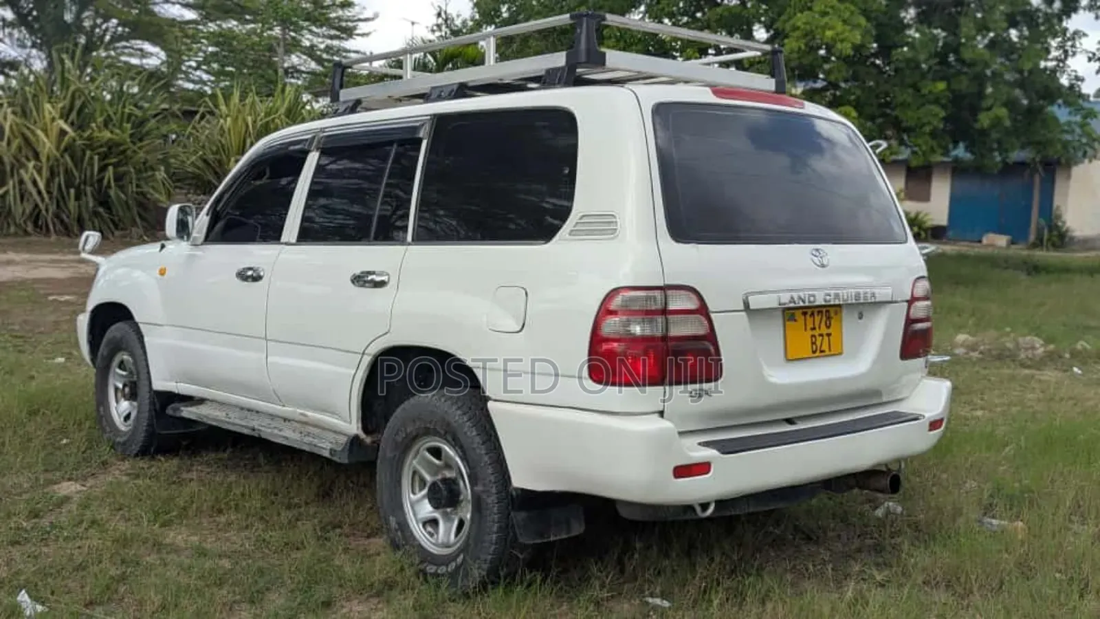 Toyota Land Cruiser 2010 White