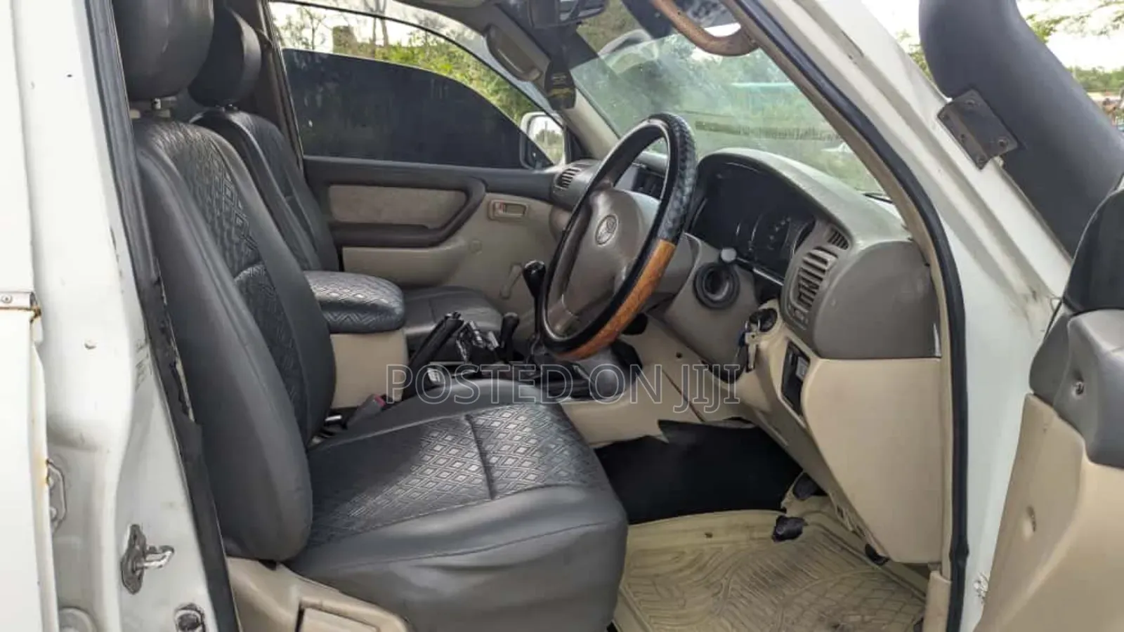Toyota Land Cruiser 2010 White