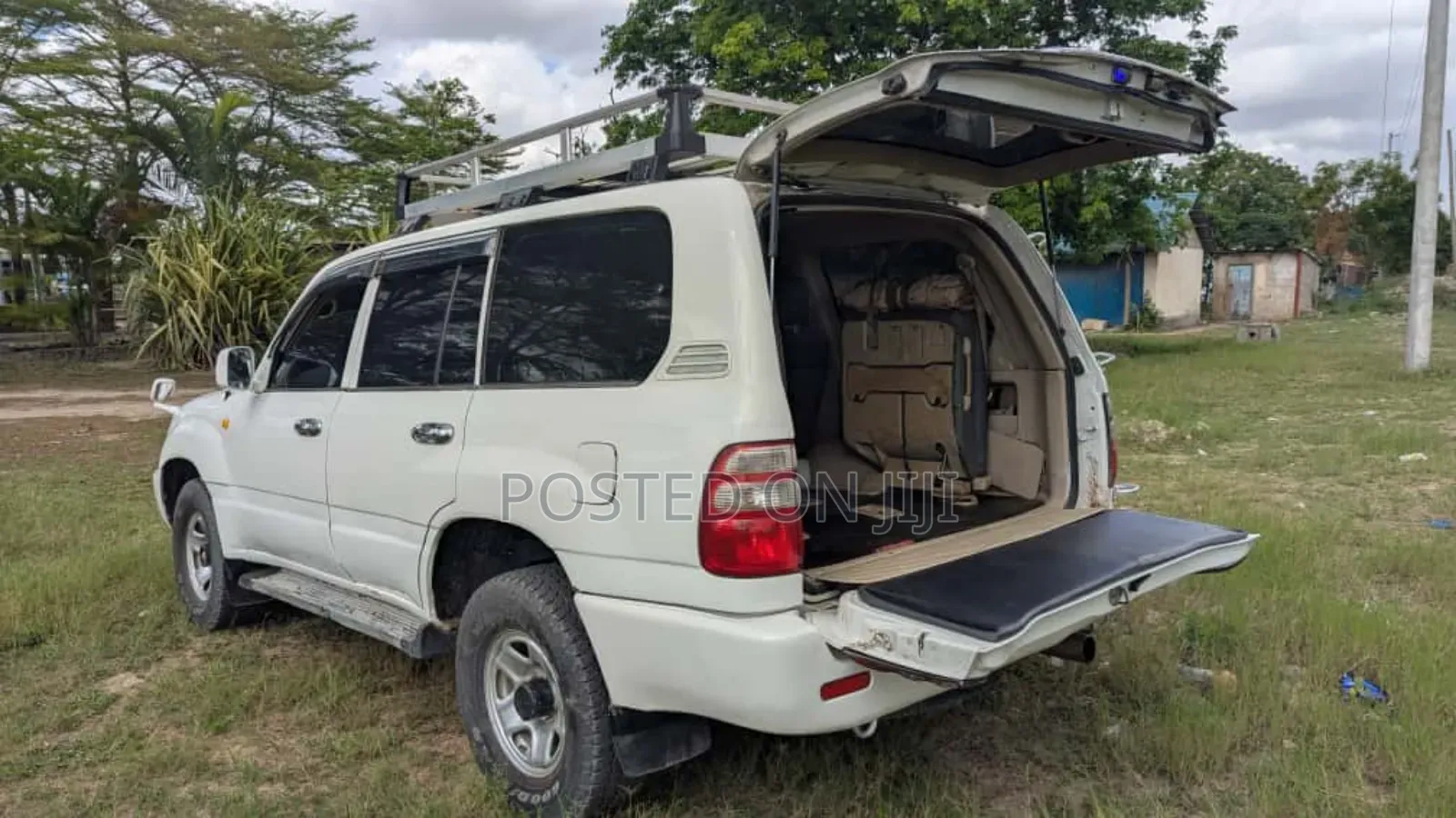 Toyota Land Cruiser 2010 White