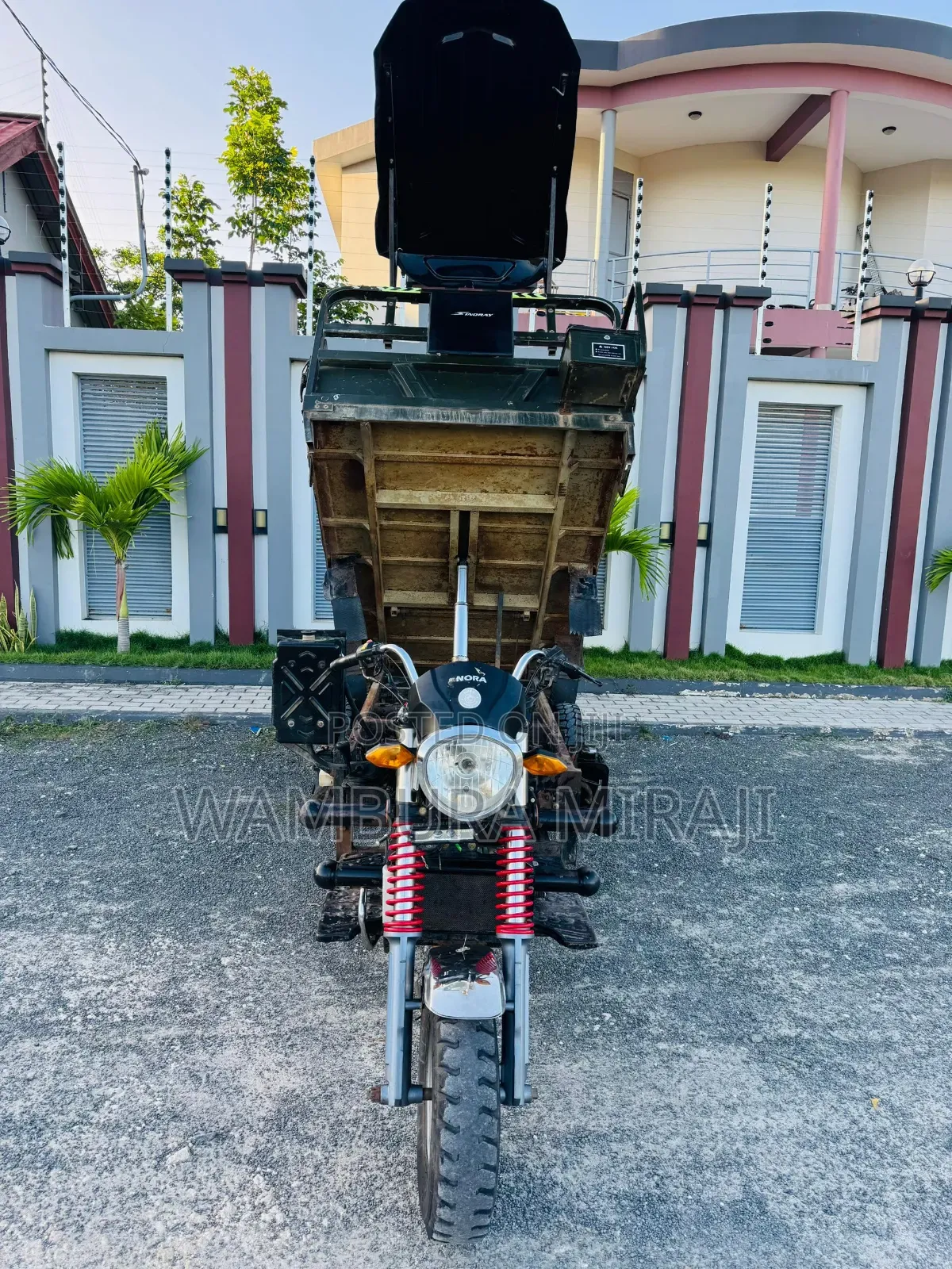 Bajaj Boxer 125 2025 Gold