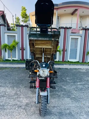 Bajaj Boxer 125 2025 Gold