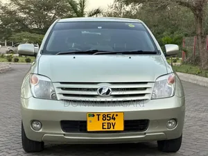 Toyota IST 2007 Gold