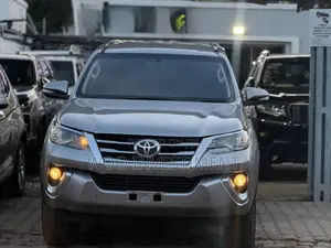 Toyota Fortuner 2017 Silver
