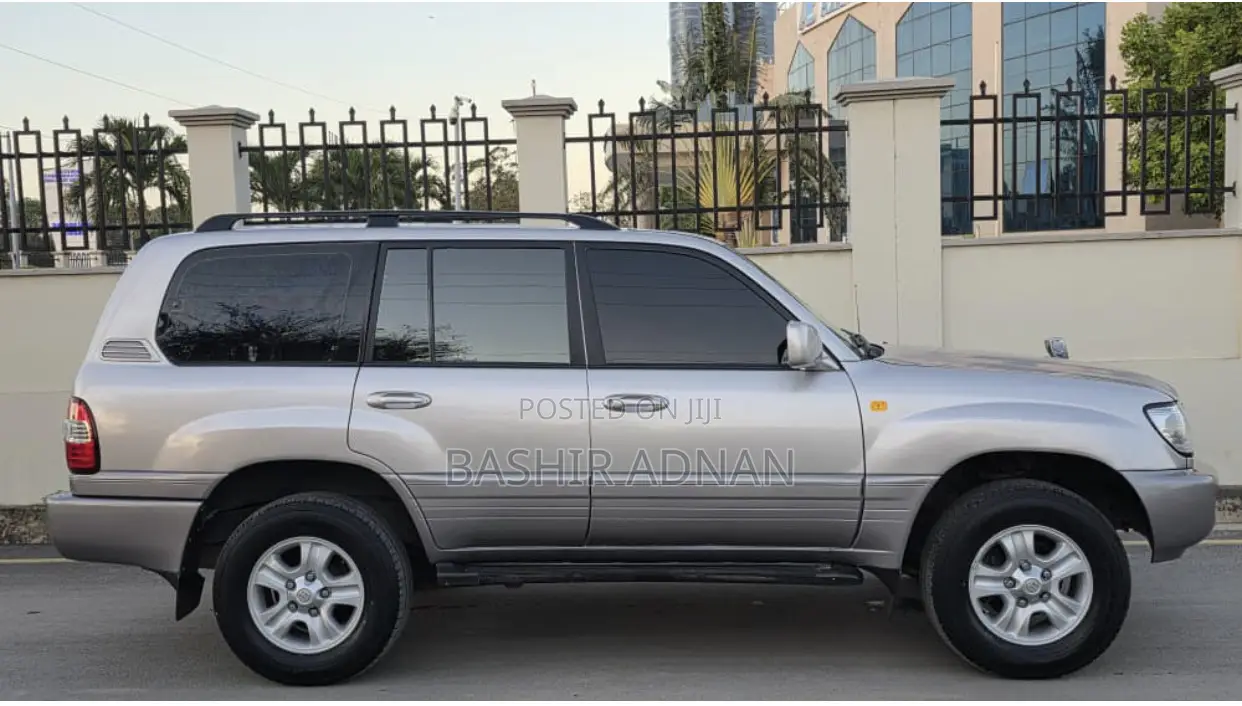 Toyota Land Cruiser HDJ 100 2000 Silver