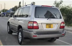 Toyota Land Cruiser HDJ 100 2000 Silver