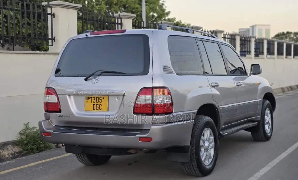Toyota Land Cruiser HDJ 100 2000 Silver