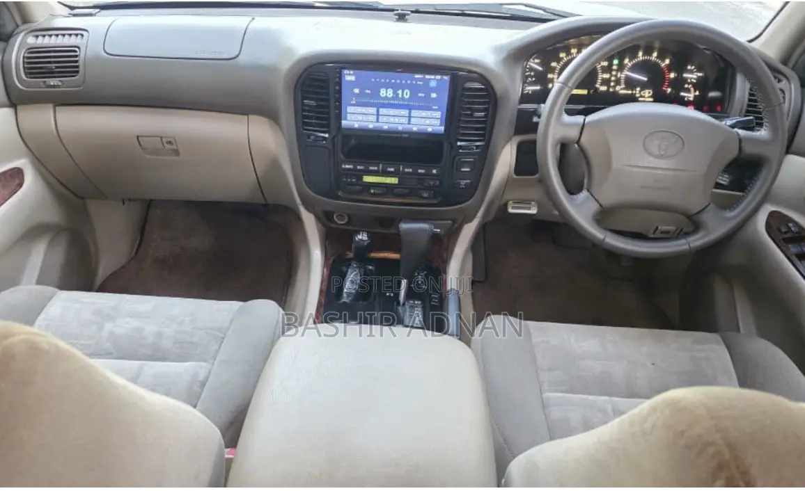 Toyota Land Cruiser HDJ 100 2000 Silver