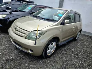 Toyota IST 2005 Gold