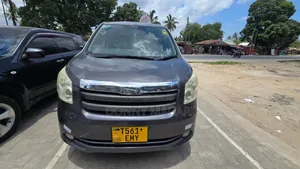 Toyota Noah 2009 Gray