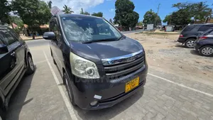 Toyota Noah 2009 Gray
