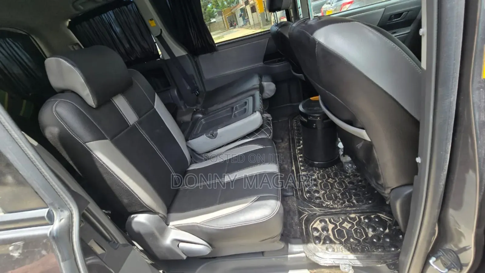 Toyota Noah 2009 Gray