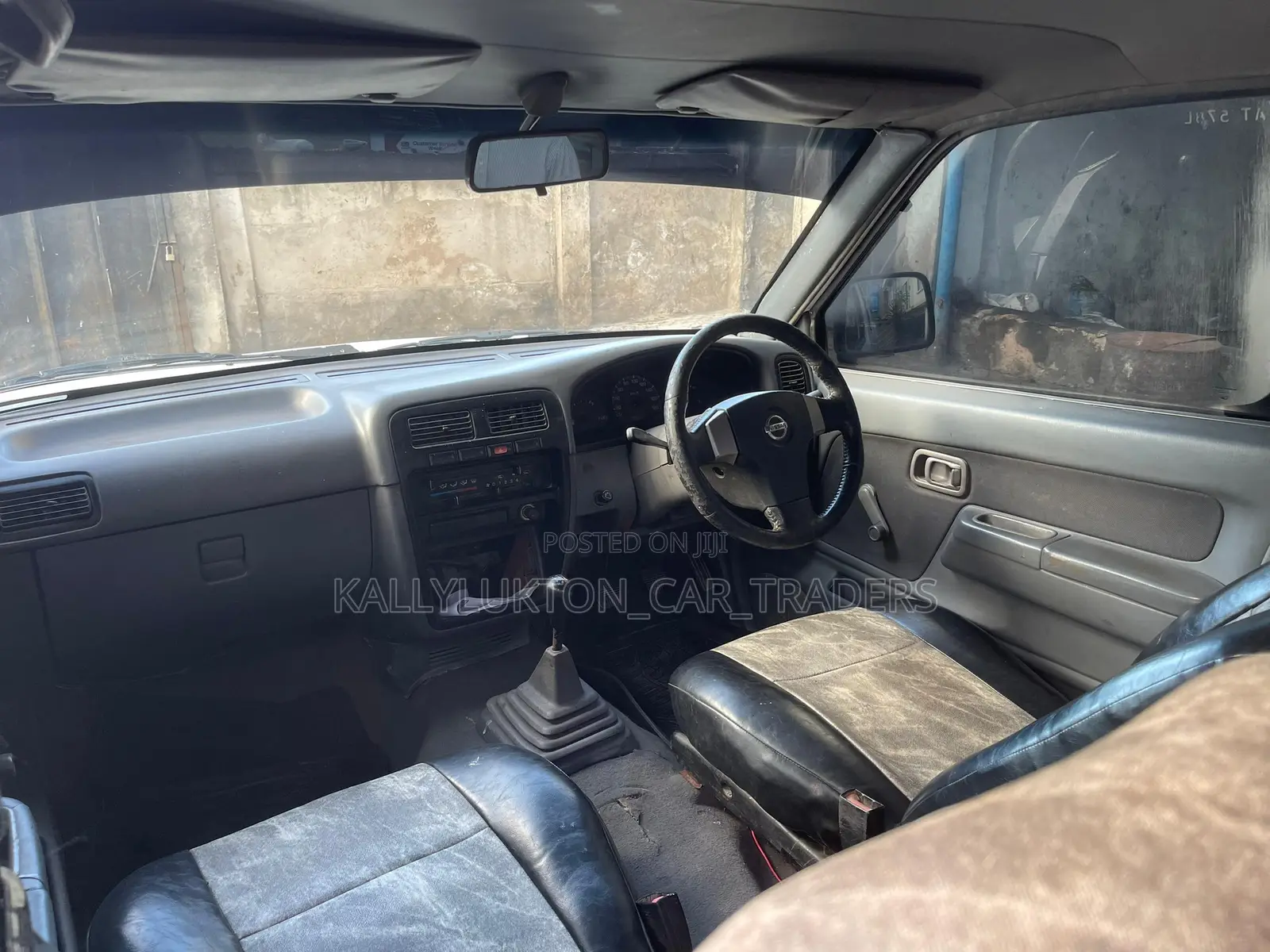 Nissan Hardbody 2005 White