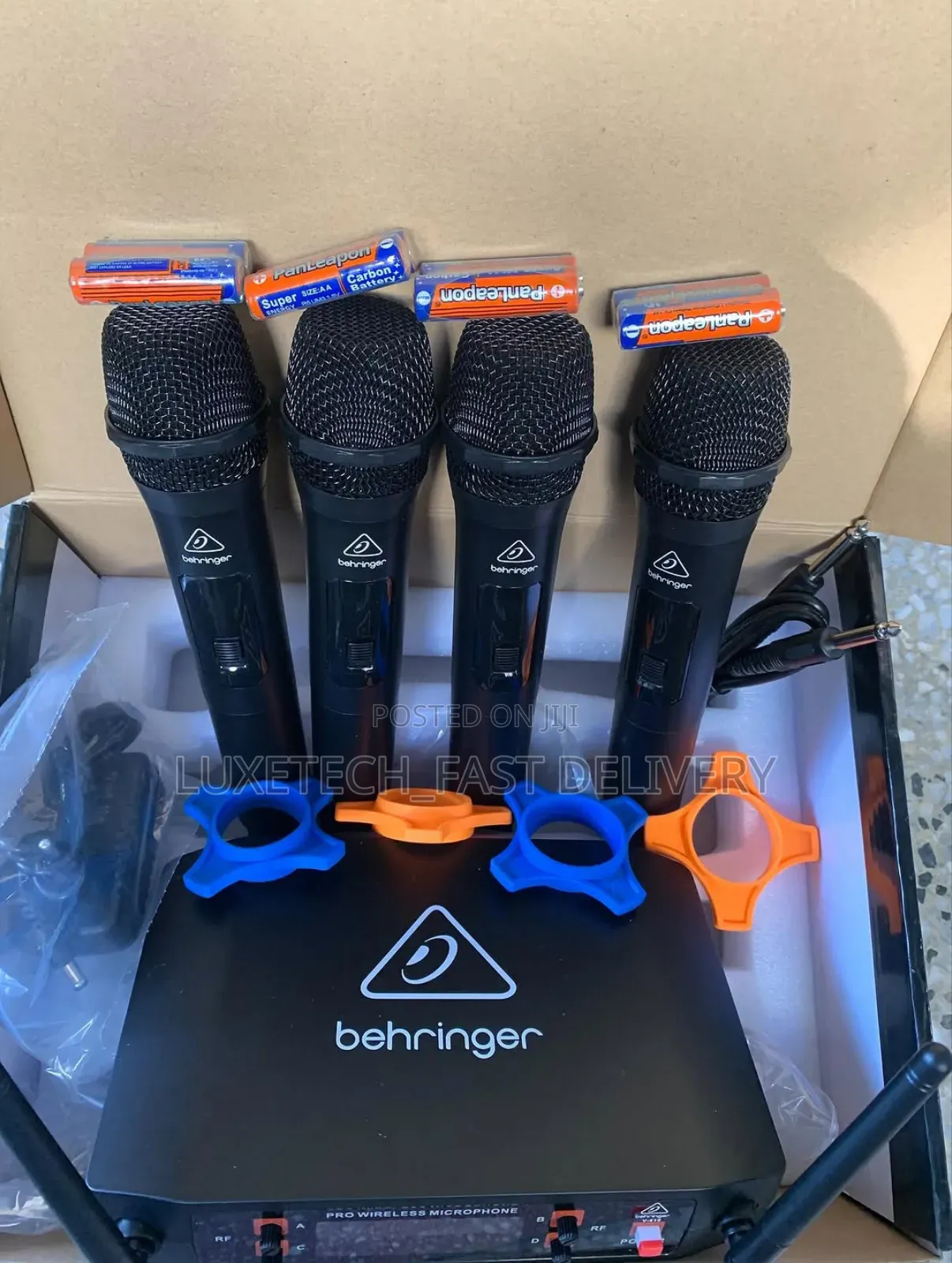 Behringer Professional Four Wireless Microphone System With a Receiver