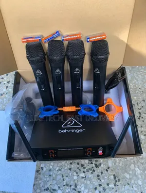 Behringer 4 in 1 Handheld Professional Wireless Microphone