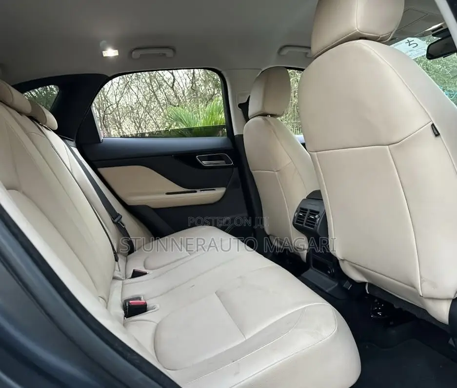 Jaguar F-Pace 2017 Brown