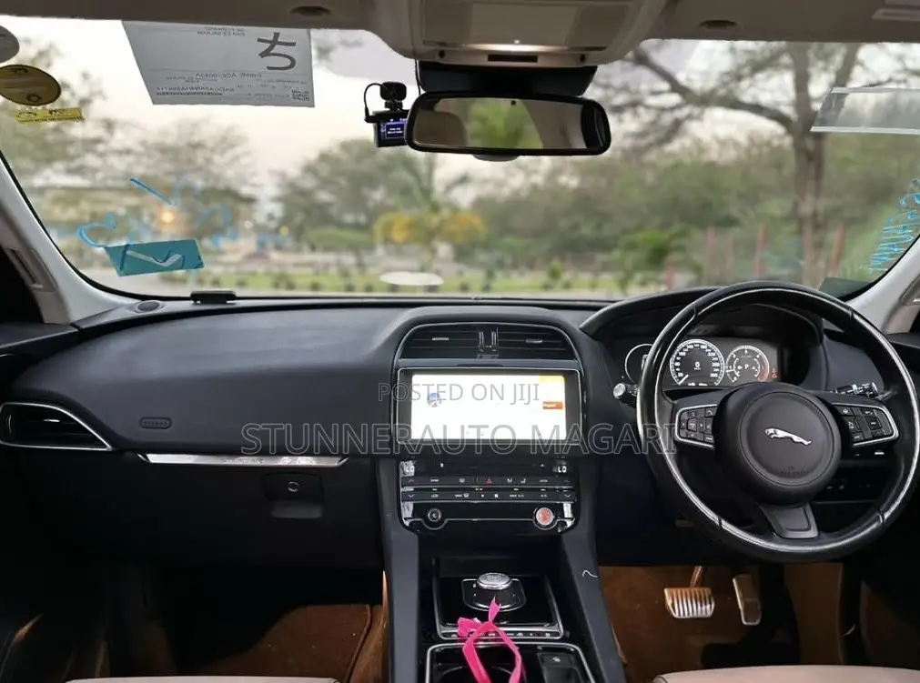 Jaguar F-Pace 2017 Brown