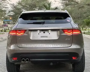Jaguar F-Pace 2017 Brown