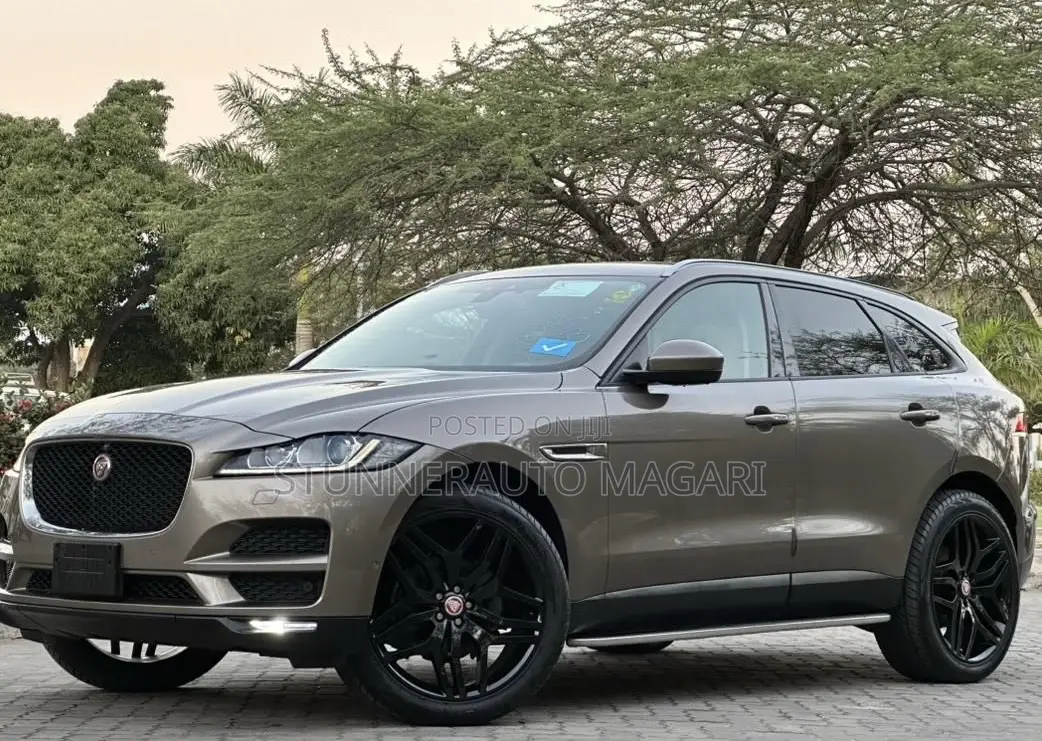 Jaguar F-Pace 2017 Brown