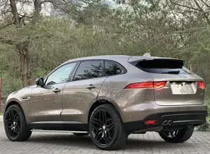 Jaguar F-Pace 2017 Brown