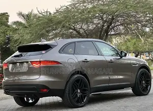 Jaguar F-Pace 2017 Brown