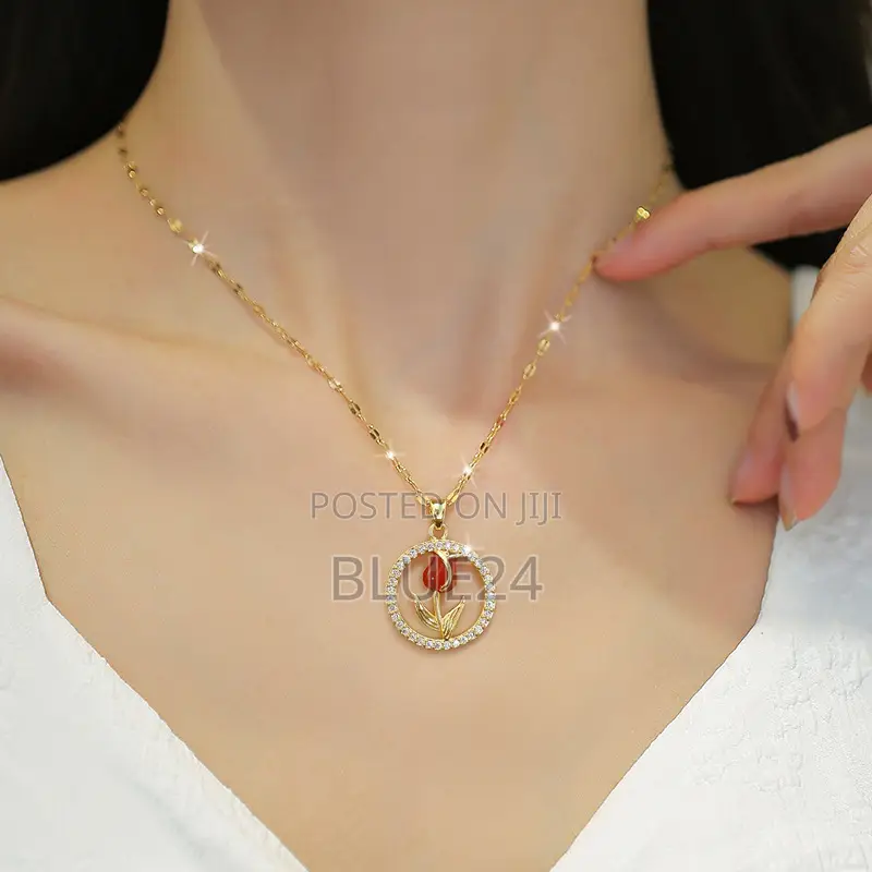 Charming and Elegant Tulip and Rose Pendant Necklace With Hollow