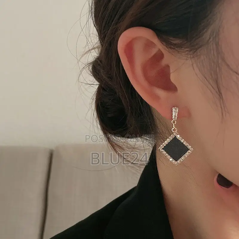 Black Acrylic Rhombus Drop Earrings for Women Crystal Frame Rhonestone