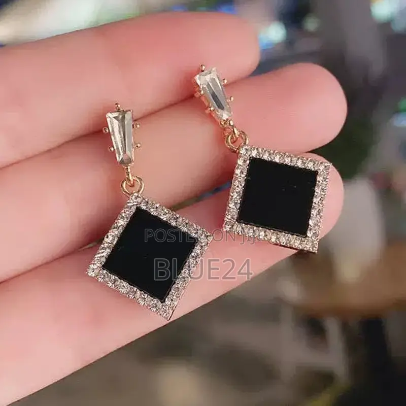 Black Acrylic Rhombus Drop Earrings for Women Crystal Frame Rhonestone