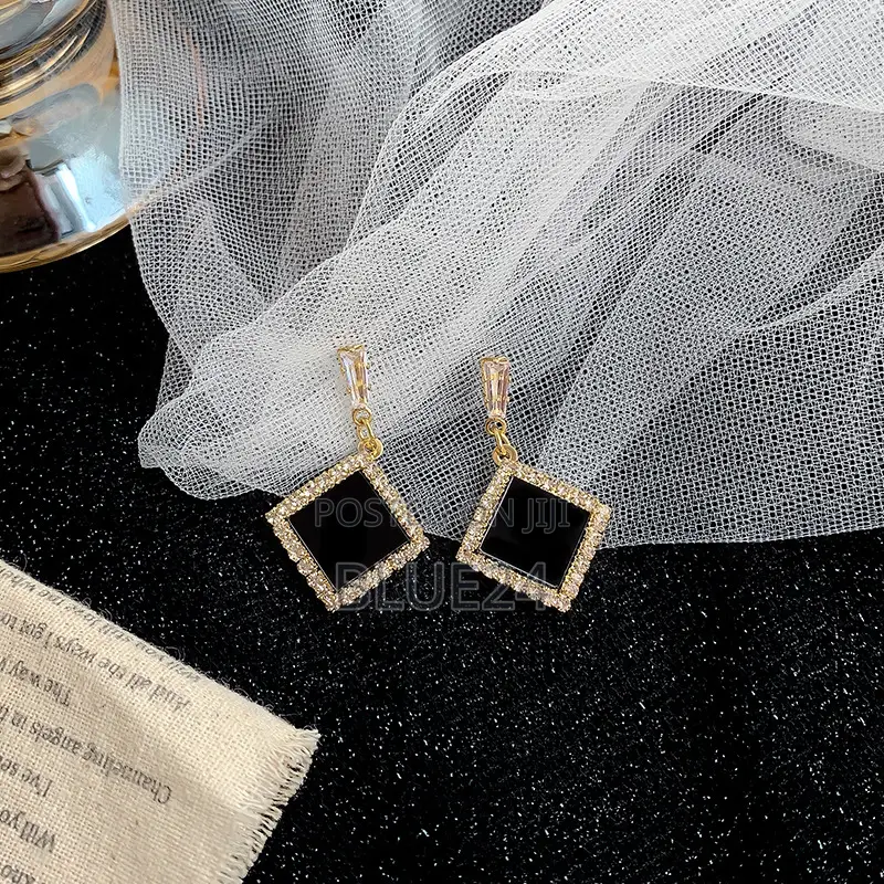 Black Acrylic Rhombus Drop Earrings for Women Crystal Frame Rhonestone