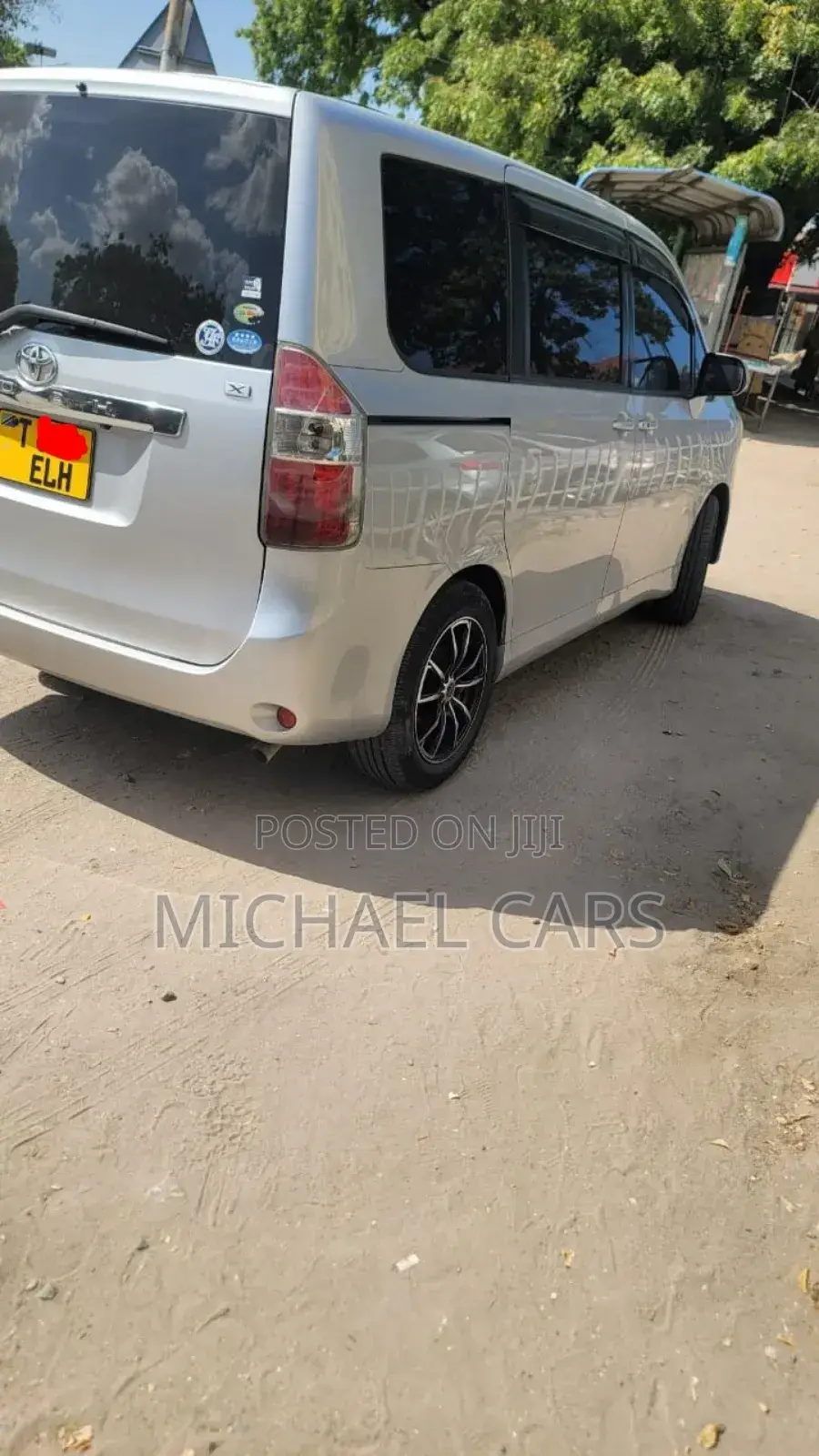 Toyota Noah 2.0 143hp AWD (8 Seater) 2010 Silver