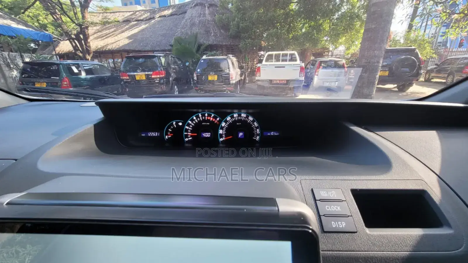 Toyota Noah 2.0 143hp AWD (8 Seater) 2010 Silver