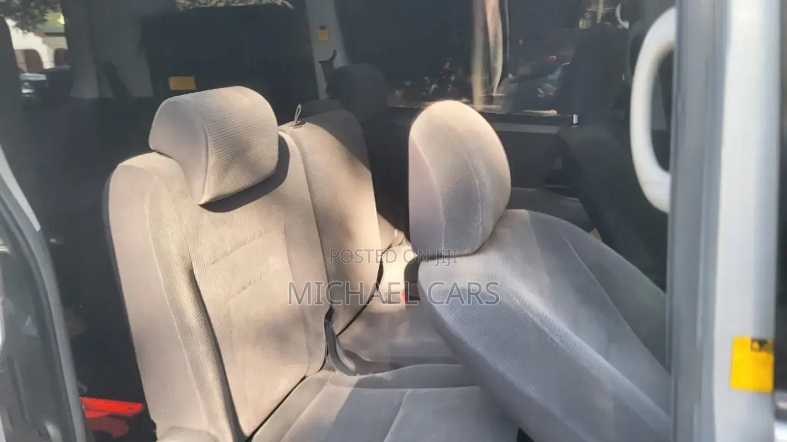 Toyota Noah 2.0 143hp AWD (8 Seater) 2010 Silver